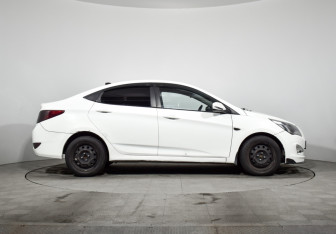 Подержанный автомобиль Hyundai Solaris Sedan 2015 года (4 фото)