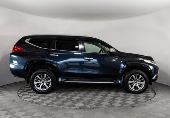 Подержанный автомобиль Mitsubishi Pajero Sport 2018 года (4 фото)