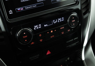 Подержанный автомобиль Mitsubishi Pajero Sport 2017 года (17 фото)