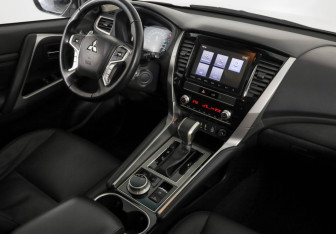 Подержанный автомобиль Mitsubishi Montero Sport 2022 года (9 фото)