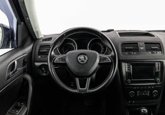 Подержанный автомобиль Skoda Yeti 2017 года (11 фото)