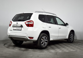Подержанный автомобиль Nissan Terrano 2017 года (5 фото)