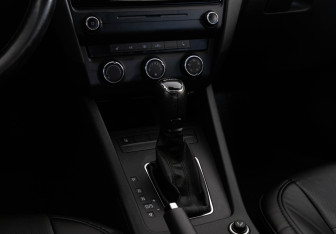 Подержанный автомобиль Skoda Octavia Liftback 2017 года (12 фото)