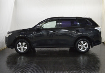Подержанный автомобиль Mitsubishi Outlander 2014 года (8 фото)