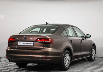 Подержанный автомобиль Volkswagen Jetta Sedan 2017 года (5 фото)