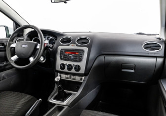 Подержанный автомобиль Ford Focus Wagon 2010 года (9 фото)