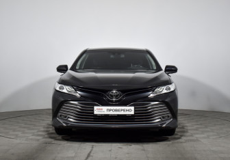 Подержанный автомобиль Toyota Camry Sedan 2018 года (2 фото)