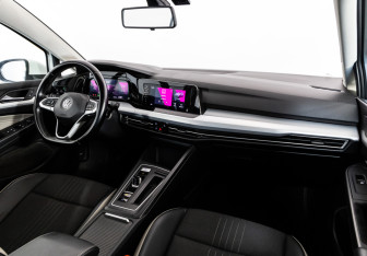 Подержанный автомобиль Volkswagen Golf Hatchback 2020 года (10 фото)
