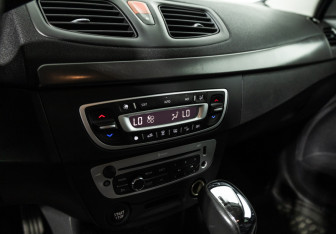 Подержанный автомобиль Renault Megane Hatchback 2014 года (15 фото)
