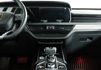 Подержанный автомобиль Hongqi HS5 2024 года (14 фото)