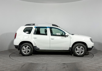 Подержанный автомобиль Renault Duster 2016 года (4 фото)
