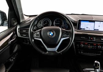 Подержанный автомобиль BMW X5 2016 года (11 фото)