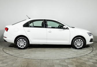 Подержанный автомобиль Skoda Rapid Liftback 2021 года (4 фото)