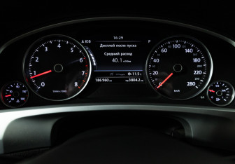Подержанный автомобиль Volkswagen Touareg 2012 года (12 фото)