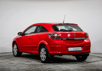 Подержанный автомобиль Opel Astra Hatchback 2007 года (7 фото)