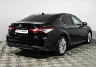 Подержанный автомобиль Toyota Camry Sedan 2018 года (5 фото)