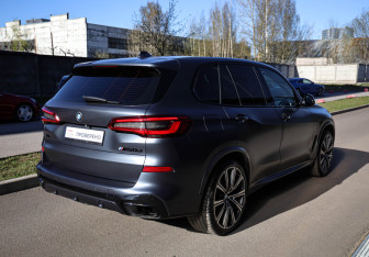 Подержанный автомобиль BMW X5 2019 года (4 фото)