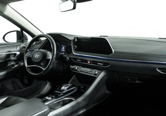Подержанный автомобиль Hyundai Sonata 2020 года (9 фото)