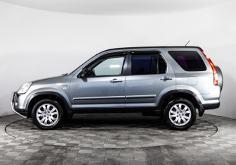 Подержанный автомобиль Honda CR-V 2005 года (8 фото)