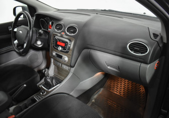 Подержанный автомобиль Ford Focus Wagon 2008 года (12 фото)