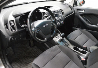 Подержанный автомобиль Kia Cerato Sedan 2013 года (10 фото)