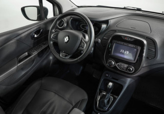 Подержанный автомобиль Renault Kaptur 2018 года (8 фото)