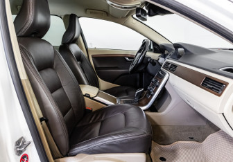 Подержанный автомобиль Volvo XC70 2014 года (20 фото)