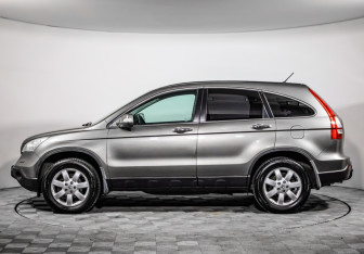 Подержанный автомобиль Honda CR-V 2008 года (8 фото)