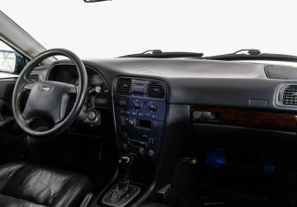 Подержанный автомобиль Volvo S40 2001 года (9 фото)