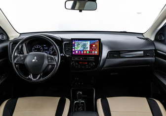 Подержанный автомобиль Mitsubishi Outlander 2018 года (10 фото)