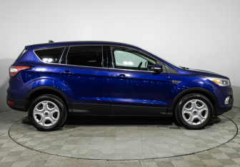 Подержанный автомобиль Ford Kuga 2016 года (4 фото)