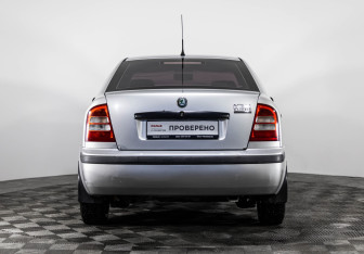 Подержанный автомобиль Skoda Octavia Liftback 2001 года (6 фото)