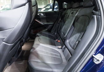 Подержанный автомобиль BMW X6 2021 года (18 фото)