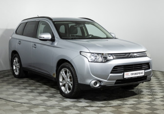 Подержанный автомобиль Mitsubishi Outlander 2013 года (3 фото)