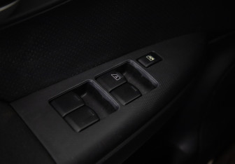 Подержанный автомобиль Nissan Note 2011 года (16 фото)