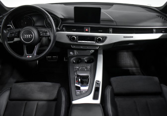 Подержанный автомобиль Audi A4 Sedan 2019 года (14 фото)