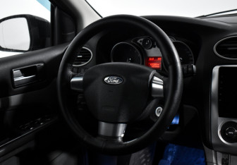 Подержанный автомобиль Ford Focus Hatchback 2010 года (15 фото)