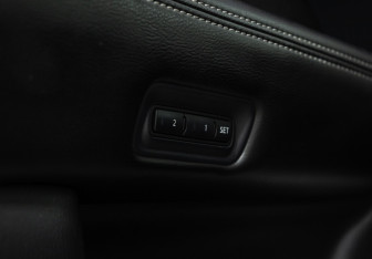 Подержанный автомобиль Nissan Pathfinder 2015 года (16 фото)