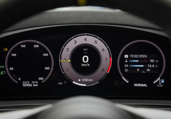 Подержанный автомобиль Porsche Cayenne 2023 года (13 фото)