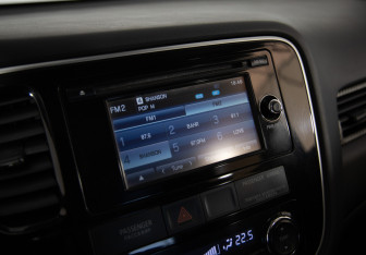 Подержанный автомобиль Mitsubishi Outlander 2013 года (13 фото)