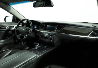 Подержанный автомобиль Genesis G80 2017 года (9 фото)