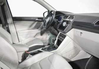 Подержанный автомобиль Volkswagen Tiguan 2017 года (13 фото)