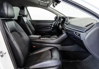 Подержанный автомобиль Hyundai Sonata 2020 года (22 фото)
