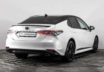 Подержанный автомобиль Toyota Camry Sedan 2021 года (5 фото)