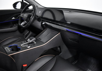 Подержанный автомобиль Omoda C5 2024 года (14 фото)