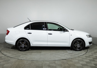 Подержанный автомобиль Skoda Rapid Liftback 2014 года (4 фото)