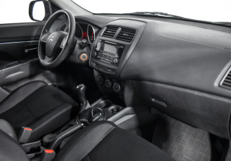 Подержанный автомобиль Mitsubishi ASX 2014 года (13 фото)