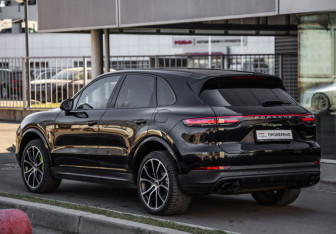 Подержанный автомобиль Porsche Cayenne 2019 года (8 фото)