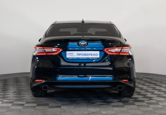 Подержанный автомобиль Toyota Camry Sedan 2018 года (6 фото)