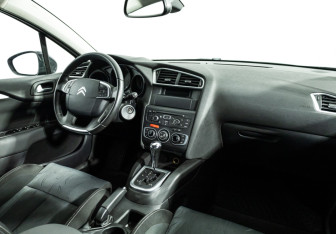 Подержанный автомобиль Citroen C4 Hatchback 2012 года (9 фото)